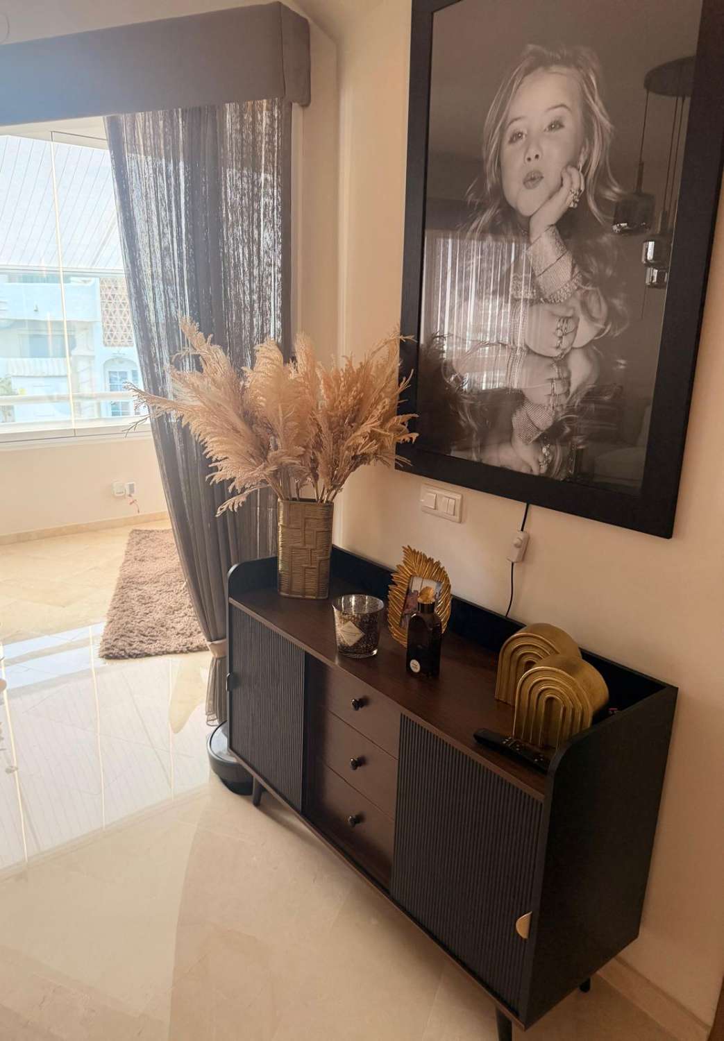 SE VENDE PRECIOSO APARTAMENTO TOTALMENTE RENOVADO  EN PUERTO MARINACON VISTAS AL MAR    (BENALMADENA)