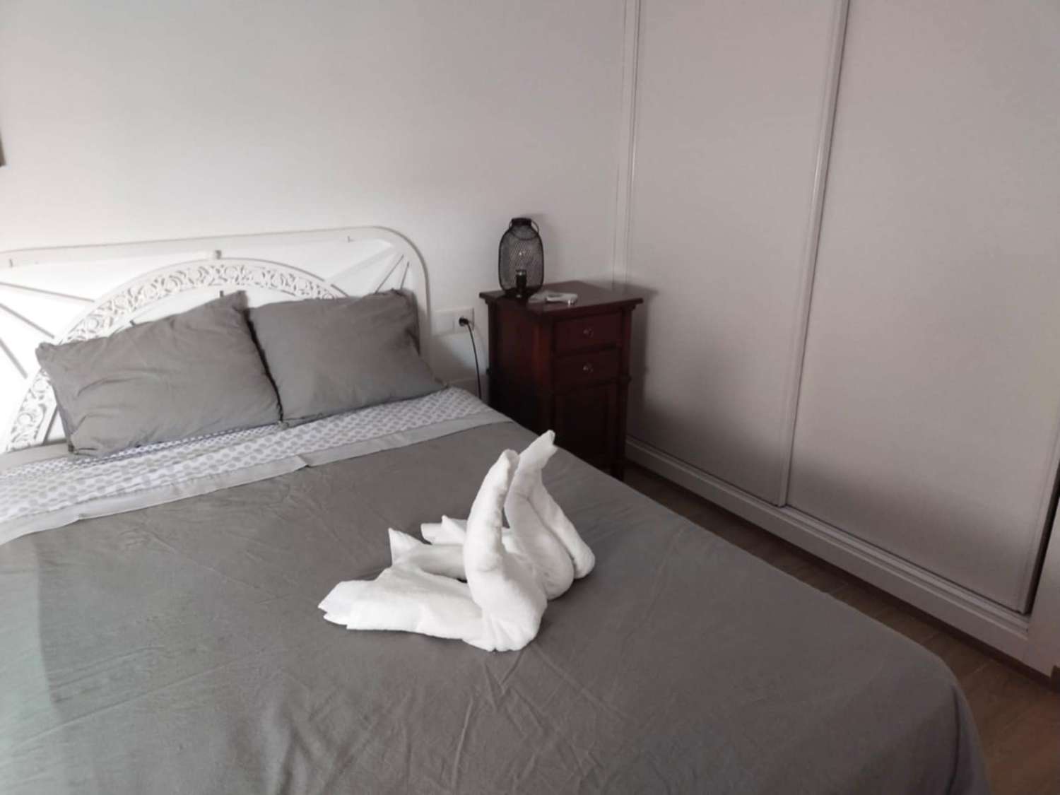 SE ALQUILA POR LARGA TEMPORADA BONITO APARTAMENTO EN MIJAS COSTA EN 1ª LINEA DE PLAYA