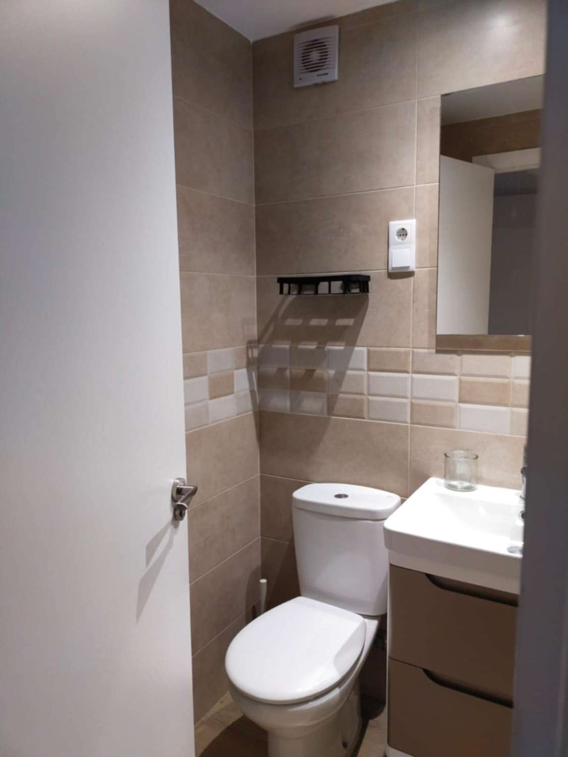 SE ALQUILA POR LARGA TEMPORADA BONITO APARTAMENTO EN MIJAS COSTA EN 1ª LINEA DE PLAYA