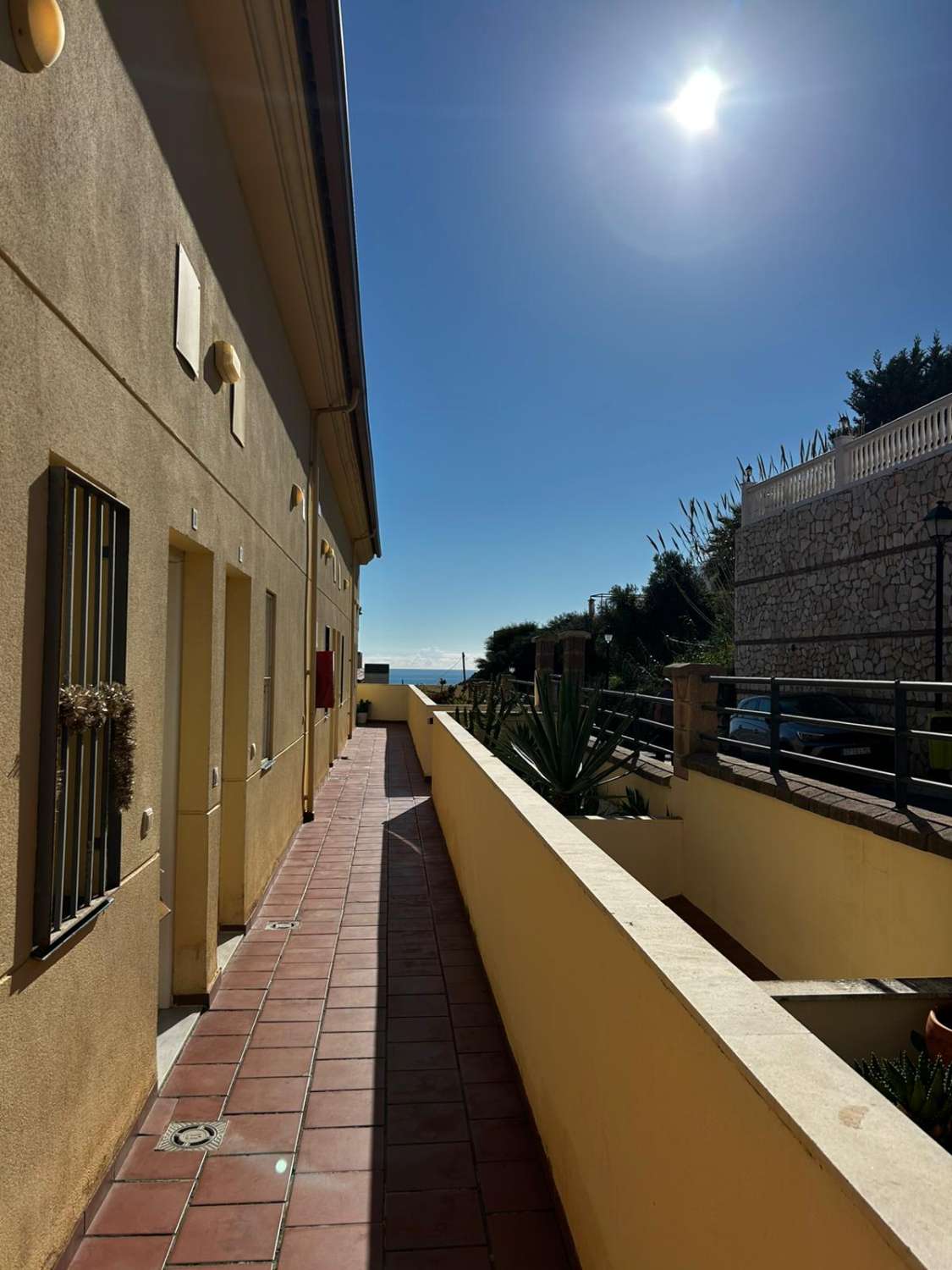 SE ALQUILA POR LARGA TEMPORADA BONITO APARTAMENTO CON VISTAS AL MAR EN ZONA TORREBLANCA (FUENGIROLA)