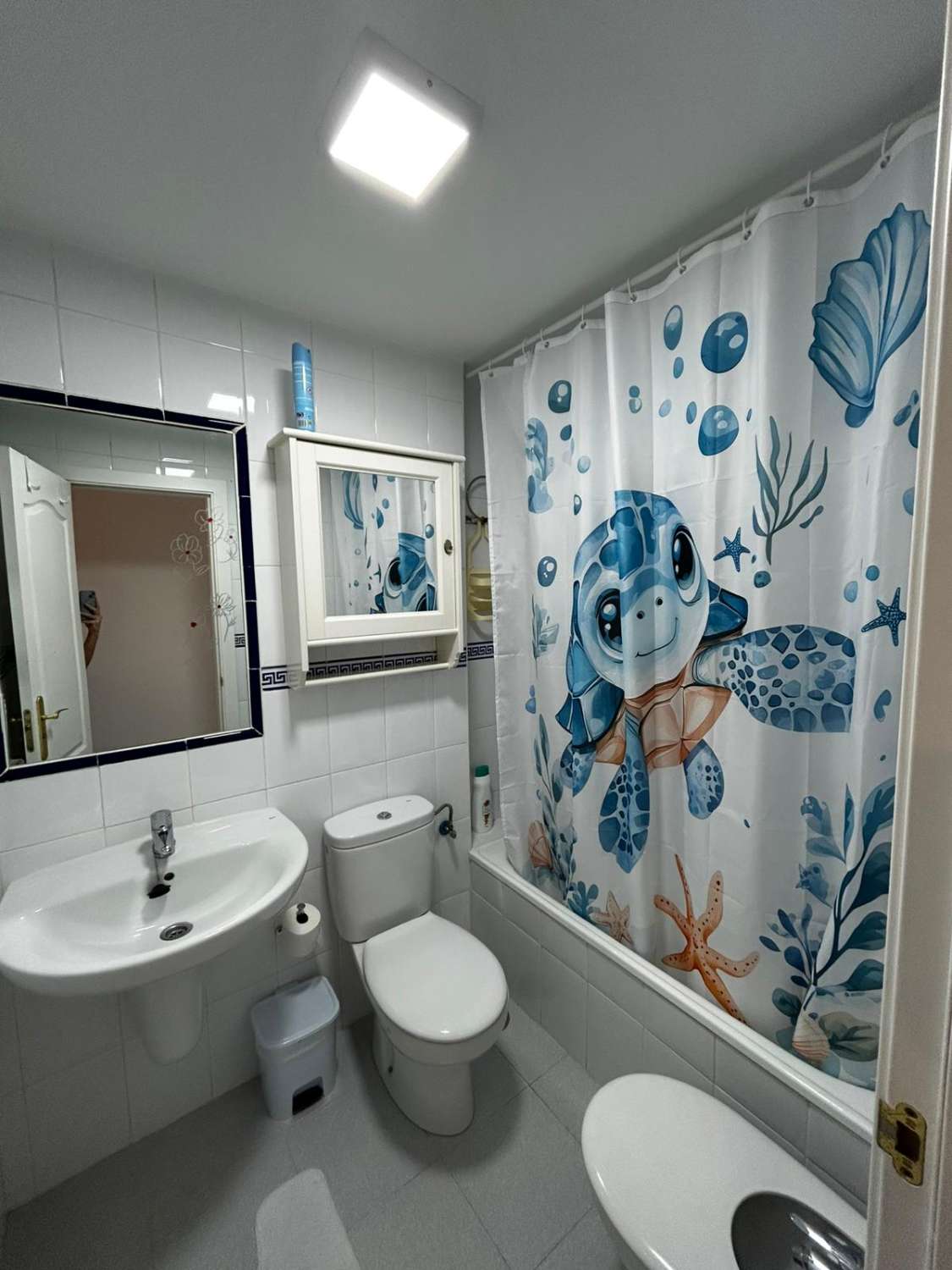 SE ALQUILA POR LARGA TEMPORADA BONITO APARTAMENTO CON VISTAS AL MAR EN ZONA TORREBLANCA (FUENGIROLA)