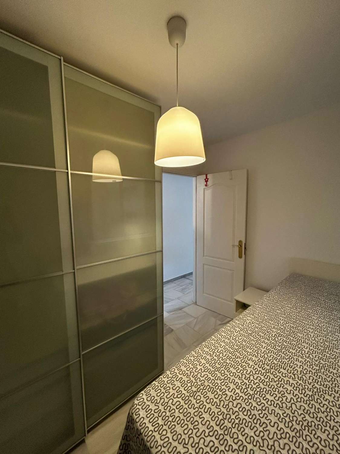 SE ALQUILA POR LARGA TEMPORADA BONITO APARTAMENTO CON VISTAS AL MAR EN ZONA TORREBLANCA (FUENGIROLA)