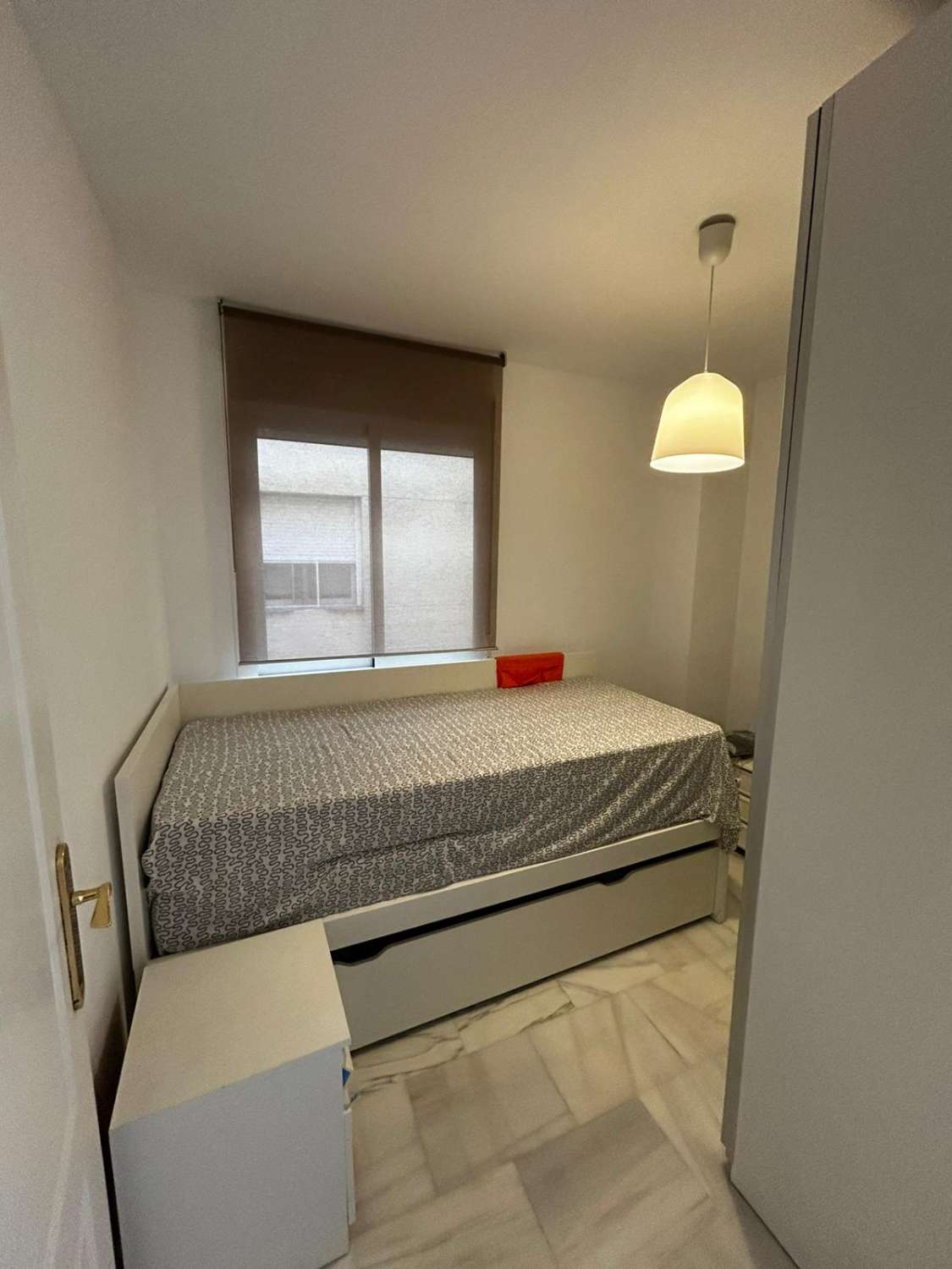 SE ALQUILA POR LARGA TEMPORADA BONITO APARTAMENTO CON VISTAS AL MAR EN ZONA TORREBLANCA (FUENGIROLA)