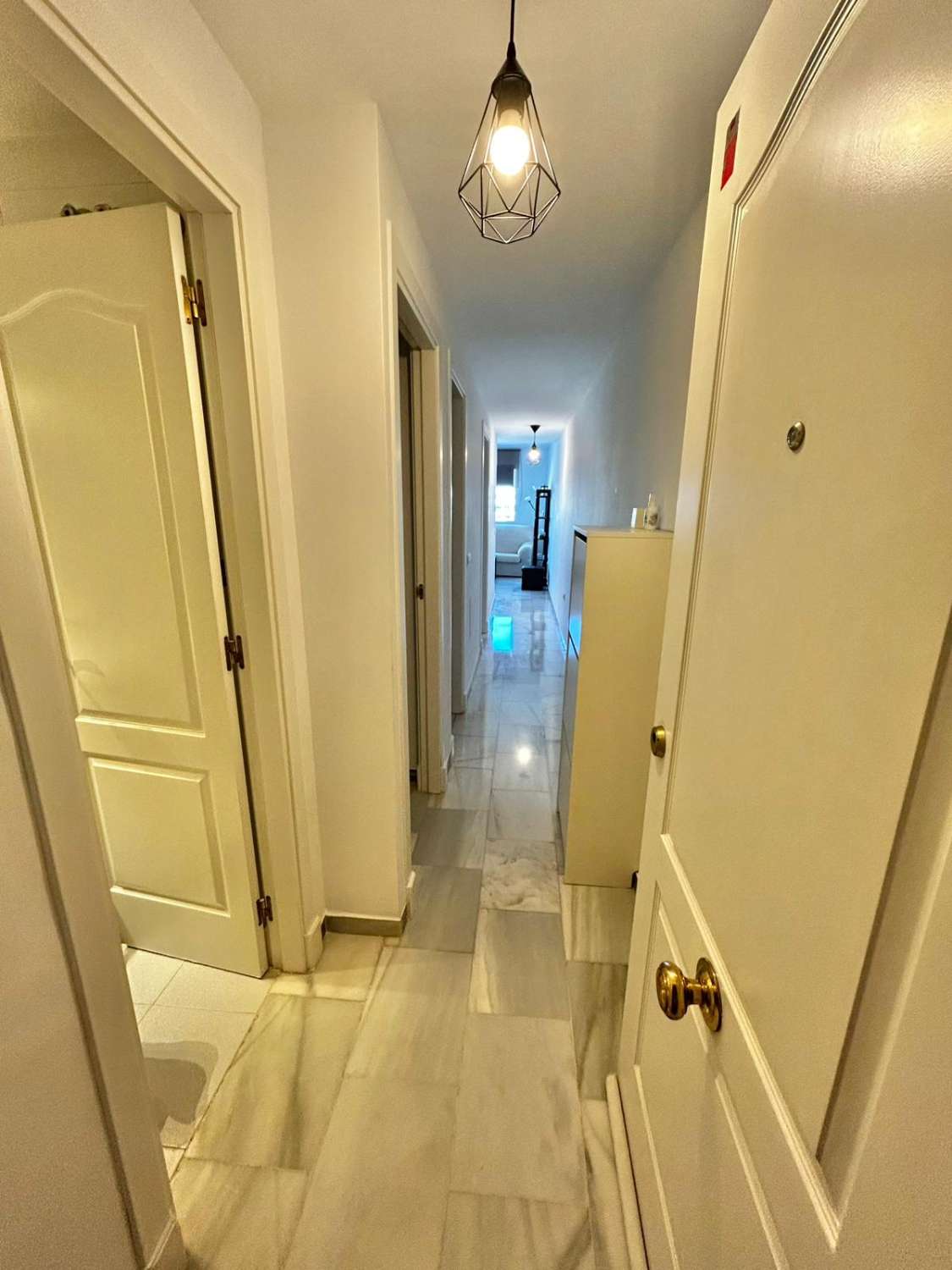 SE ALQUILA POR LARGA TEMPORADA BONITO APARTAMENTO CON VISTAS AL MAR EN ZONA TORREBLANCA (FUENGIROLA)