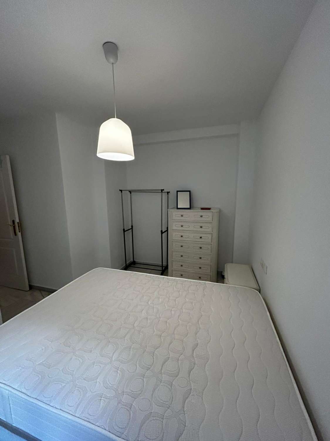 SE ALQUILA POR LARGA TEMPORADA BONITO APARTAMENTO CON VISTAS AL MAR EN ZONA TORREBLANCA (FUENGIROLA)