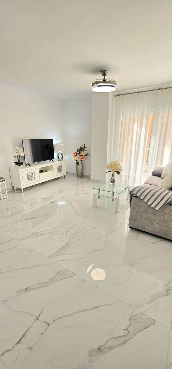 LARGA TEMPORADA, DESDE 01/03/2027 SE ALQUILA PRECIOSO APARTAMENTO FRONTAL AL MAR EN FUENGIROLA