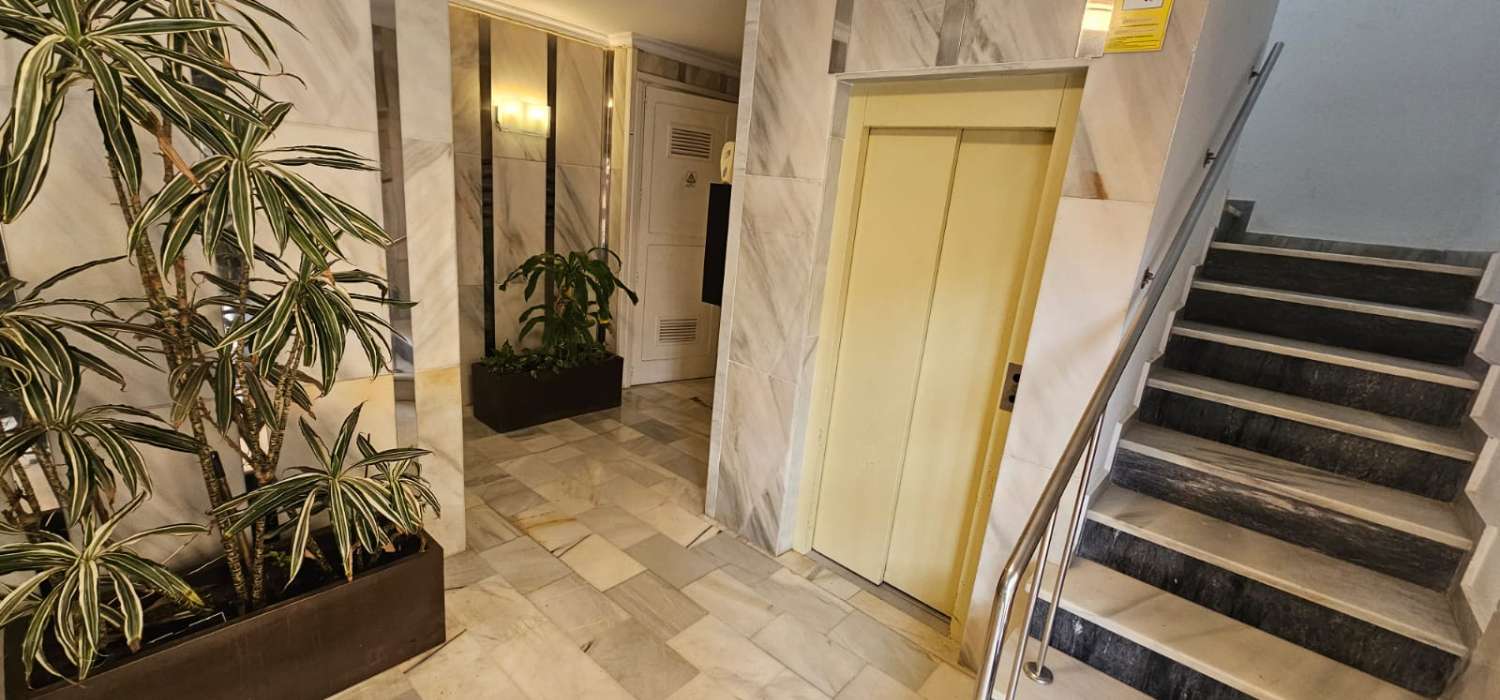 LARGA TEMPORADA, DESDE 01/03/2027 SE ALQUILA PRECIOSO APARTAMENTO FRONTAL AL MAR EN FUENGIROLA