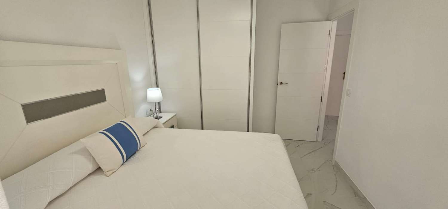 LARGA TEMPORADA, DESDE 01/03/2027 SE ALQUILA PRECIOSO APARTAMENTO FRONTAL AL MAR EN FUENGIROLA