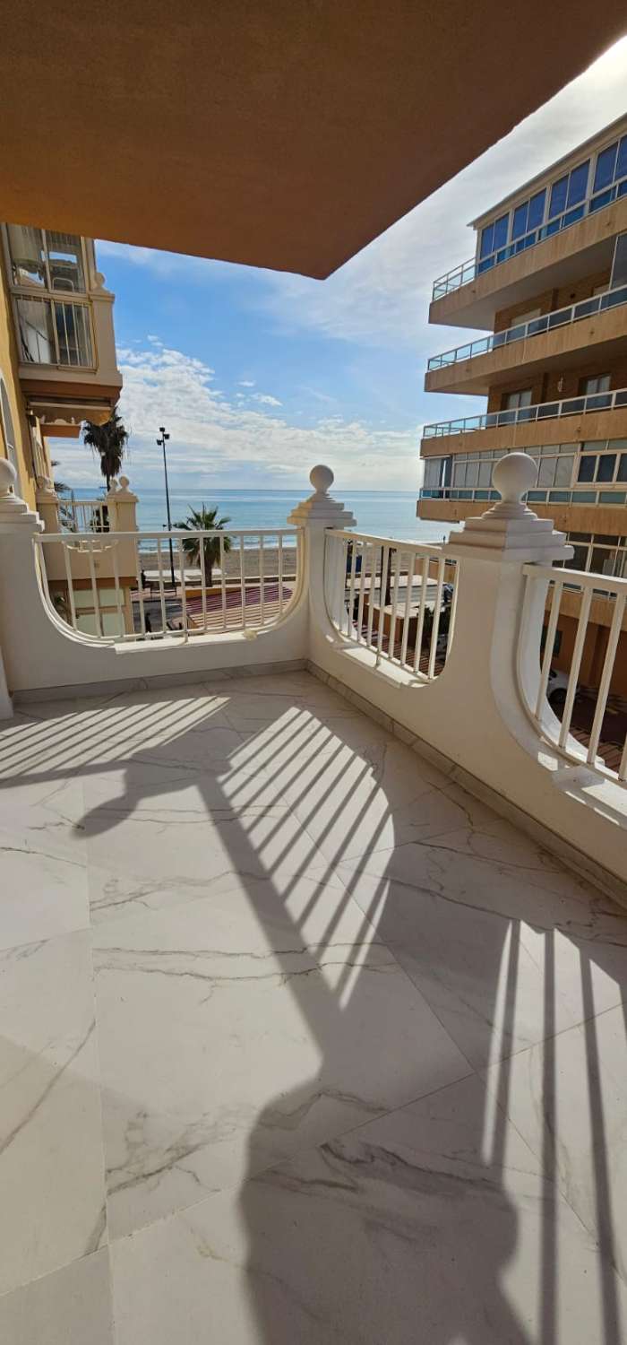LARGA TEMPORADA, DESDE 01/03/2027 SE ALQUILA PRECIOSO APARTAMENTO FRONTAL AL MAR EN FUENGIROLA