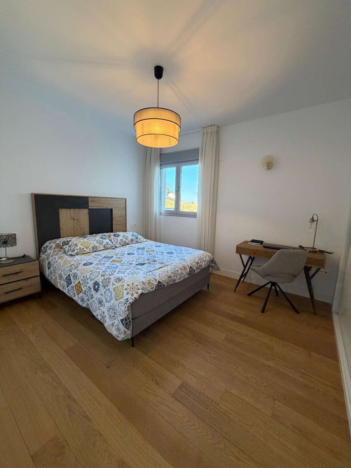 SE VENDE MAGNIFICO APARTAMENTO CON VISTAS AL MAR CERCA DE PLAYA EN LAS LAGUNAS DE MIJAS