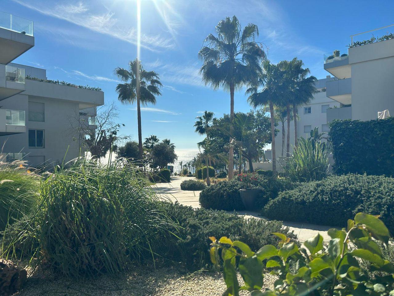 SE VENDE MAGNIFICO APARTAMENTO CON VISTAS AL MAR CERCA DE PLAYA EN LAS LAGUNAS DE MIJAS