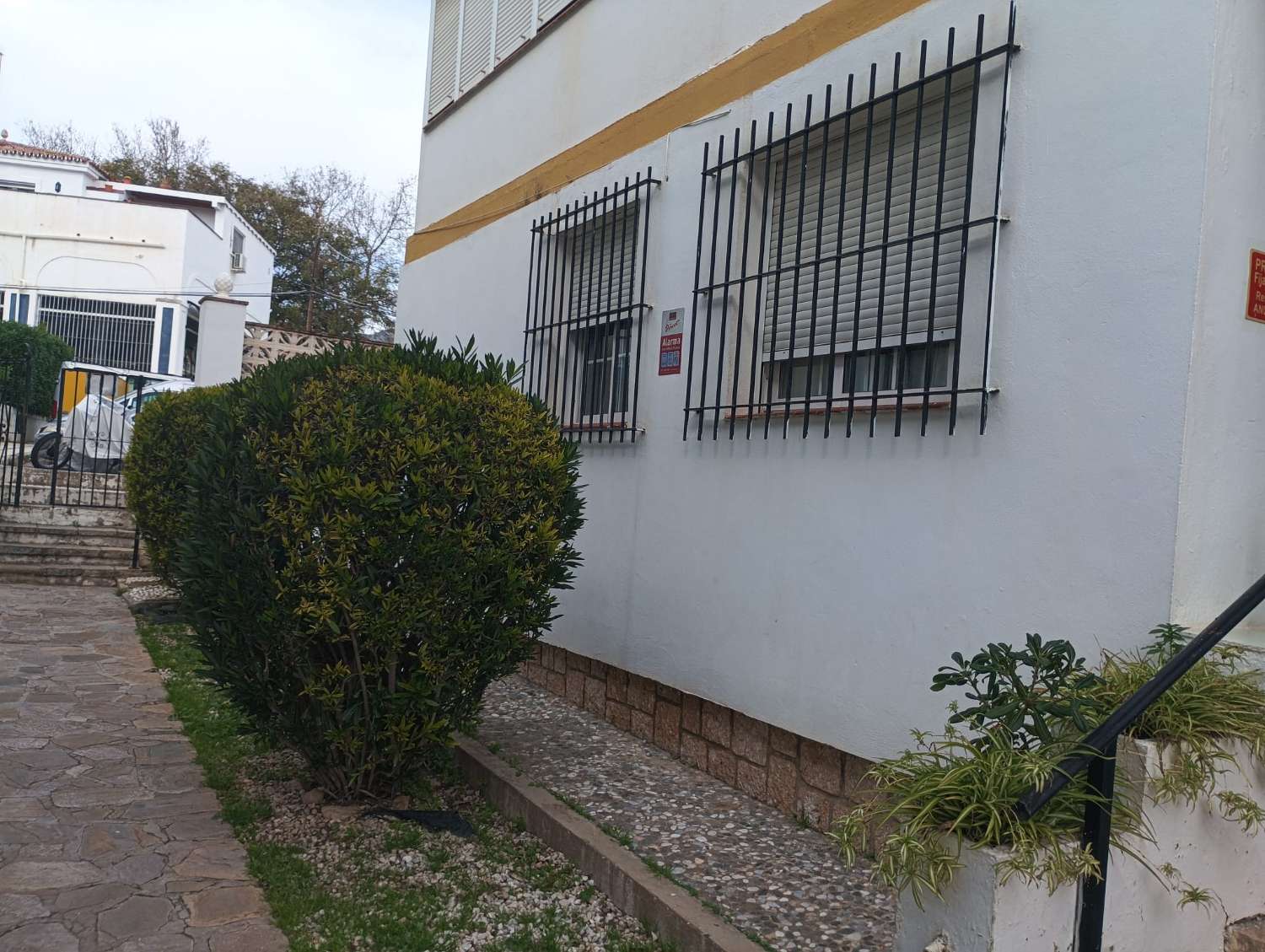 SE VENDE BONITO APARTAMENTO DE TRES DORMITORIOS EN BENALMADENA