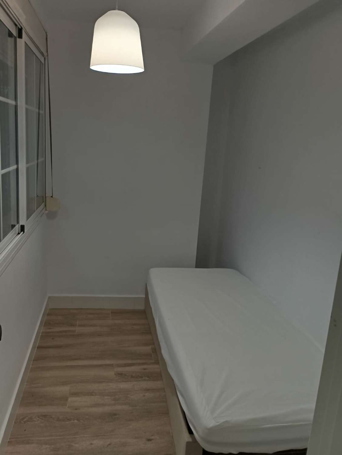 SE VENDE BONITO APARTAMENTO DE TRES DORMITORIOS EN BENALMADENA