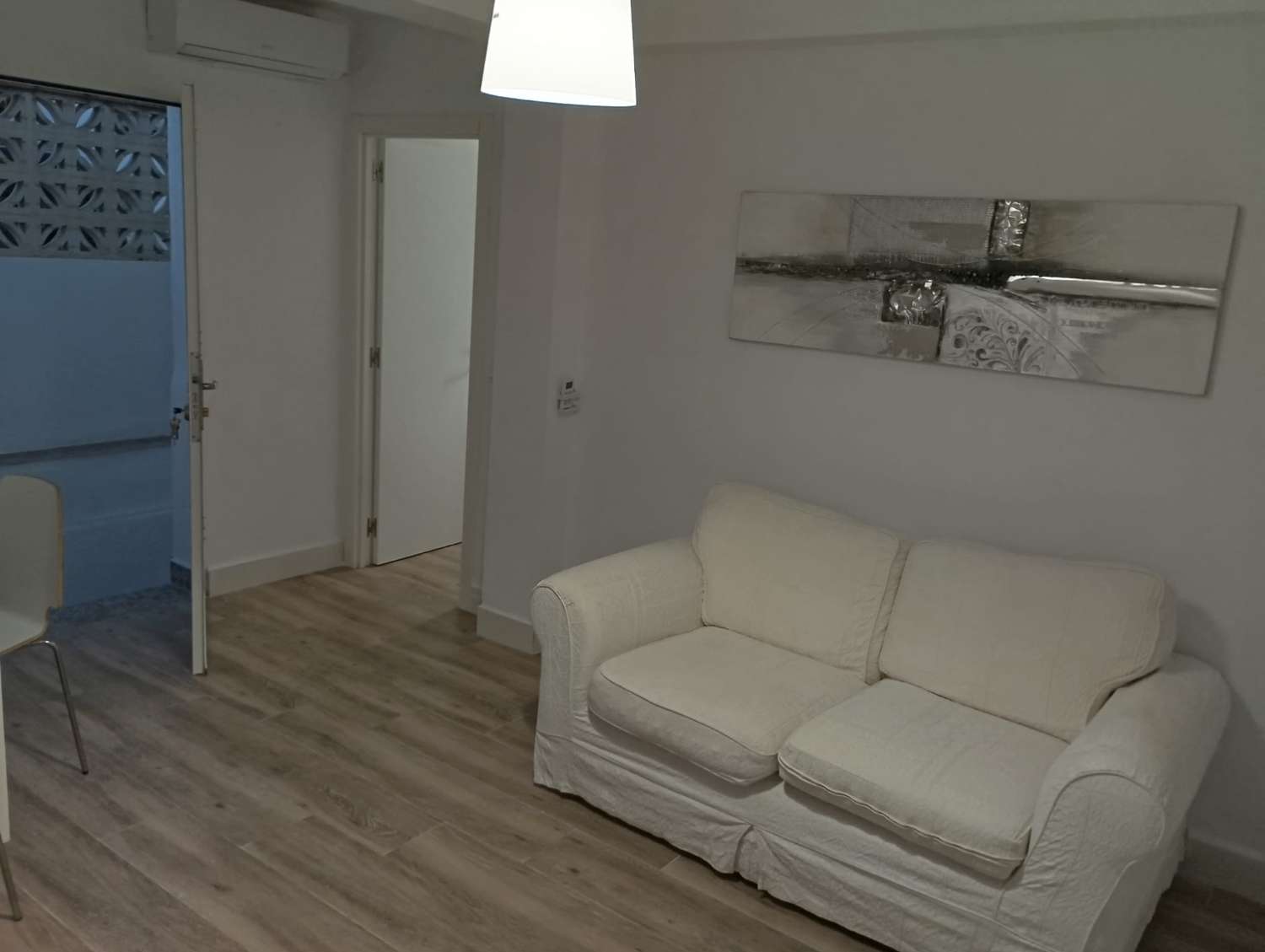 SE VENDE BONITO APARTAMENTO DE TRES DORMITORIOS EN BENALMADENA