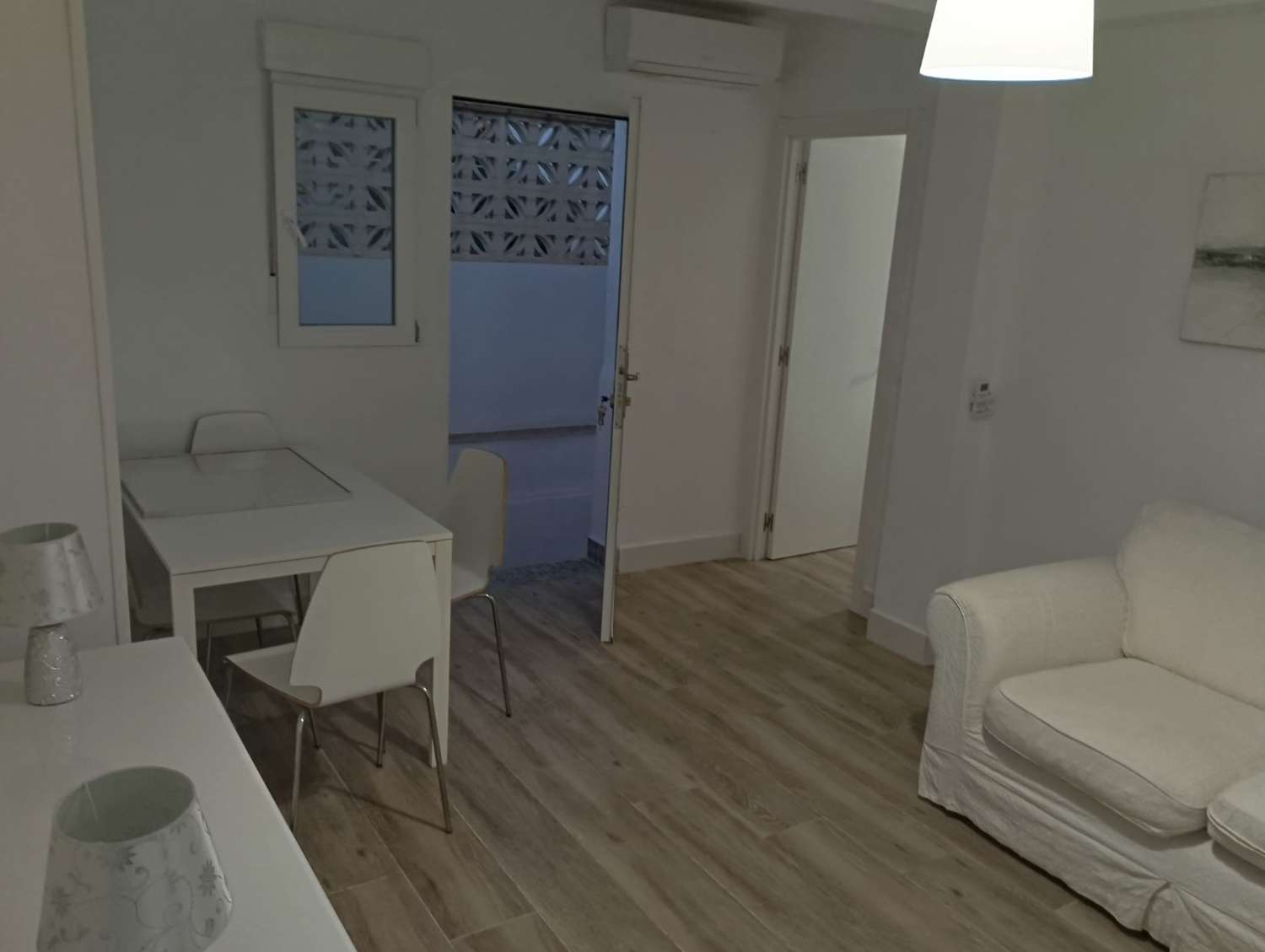 SE VENDE BONITO APARTAMENTO DE TRES DORMITORIOS EN BENALMADENA