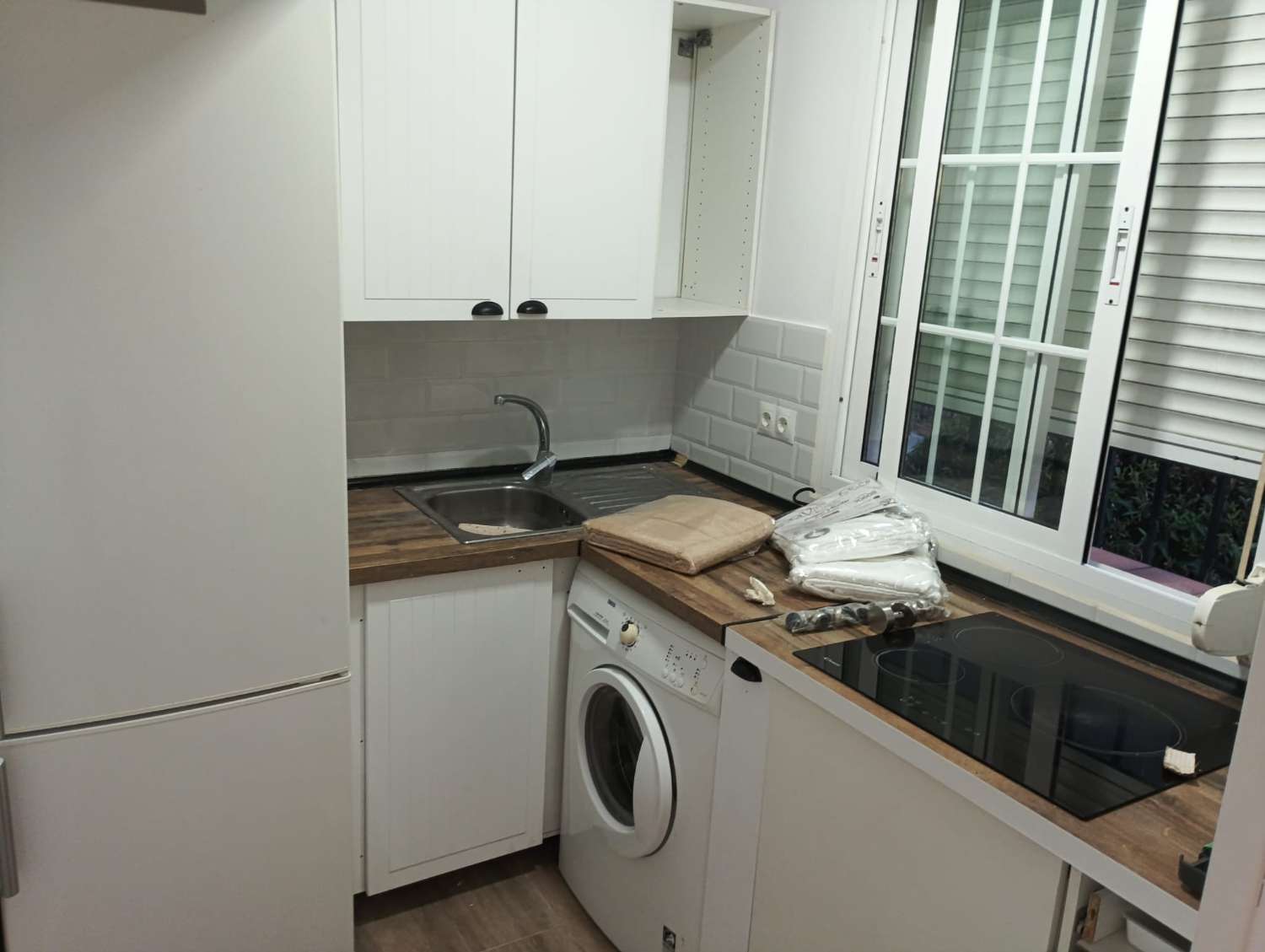 SE VENDE BONITO APARTAMENTO DE TRES DORMITORIOS EN BENALMADENA