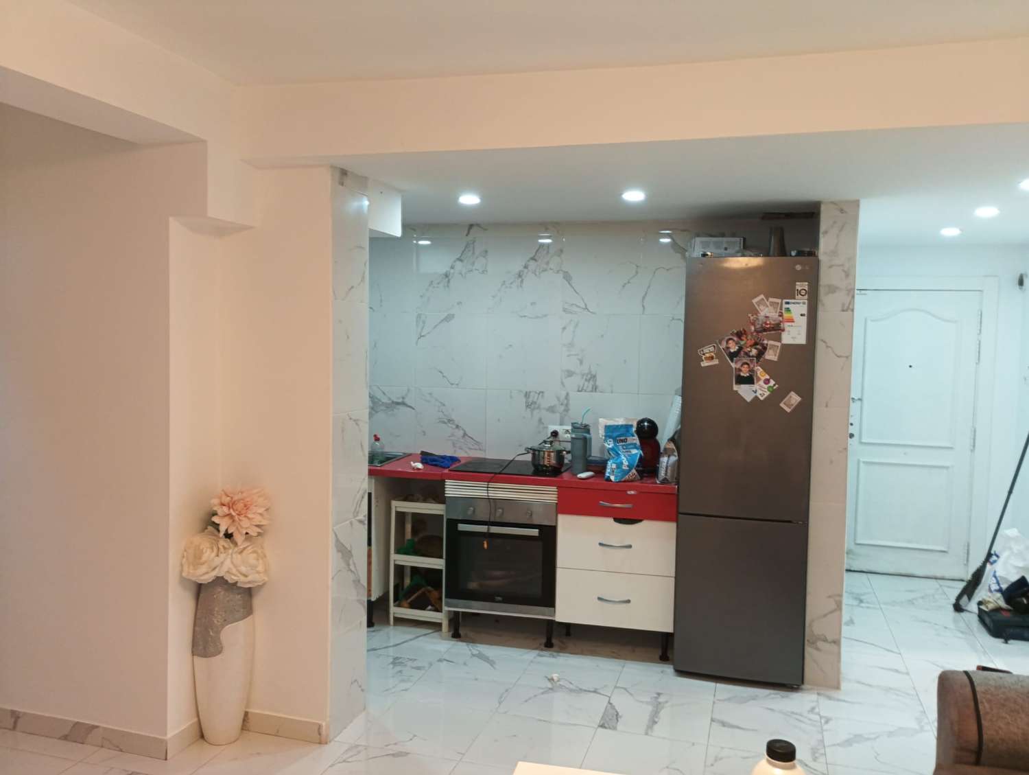 SE VENDE BONITO APARTAMENTO DE TRES DORMITORIOS EN BENALMADENA