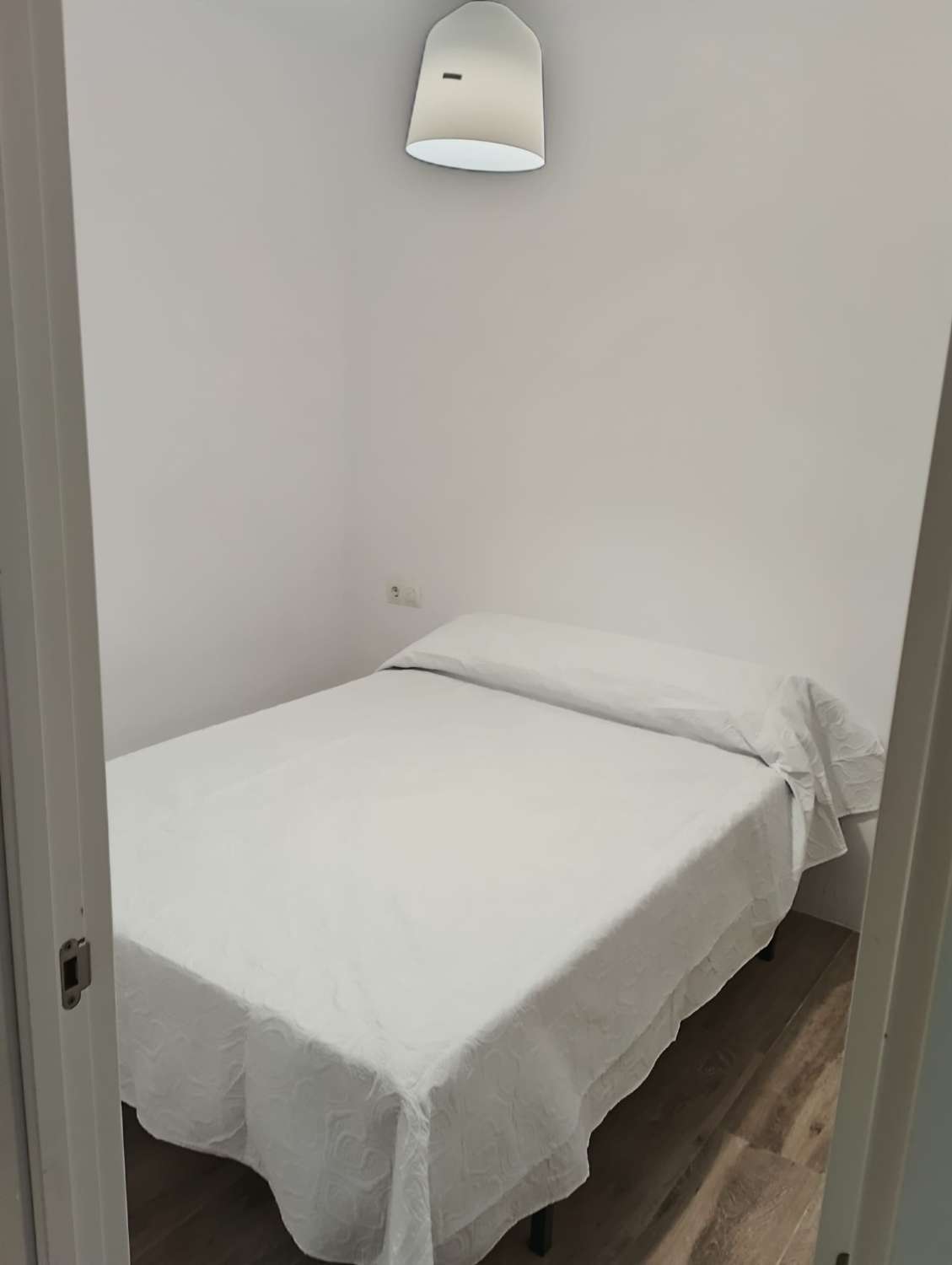 SE VENDE BONITO APARTAMENTO DE TRES DORMITORIOS EN BENALMADENA