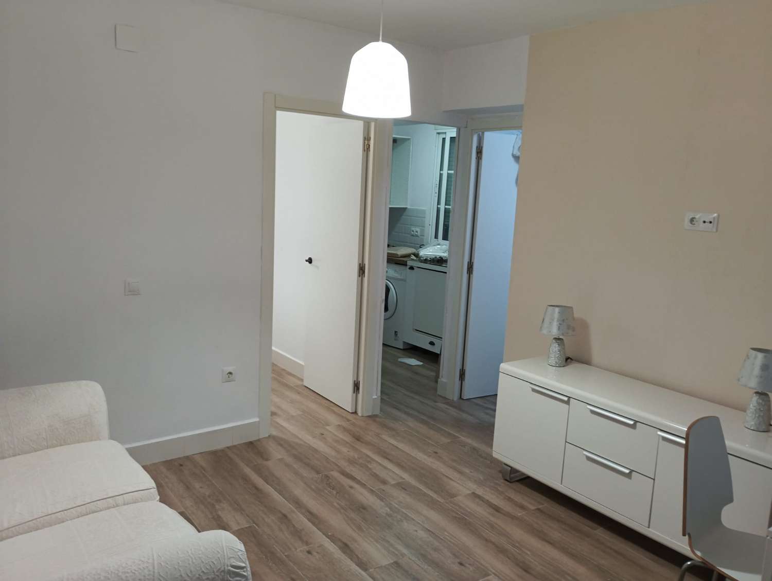 SE VENDE BONITO APARTAMENTO DE TRES DORMITORIOS EN BENALMADENA