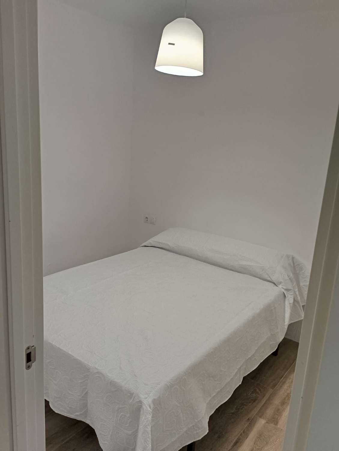 SE VENDE BONITO APARTAMENTO DE TRES DORMITORIOS EN BENALMADENA