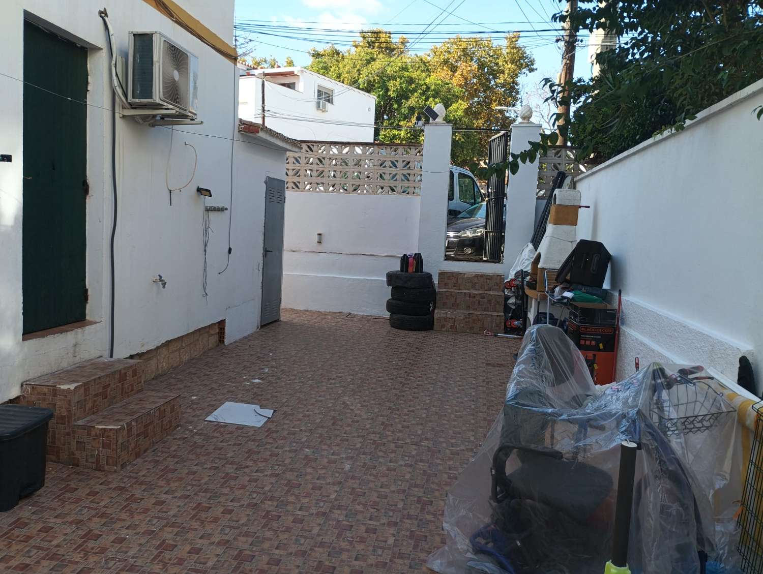 SE VENDE BONITO APARTAMENTO DE TRES DORMITORIOS EN BENALMADENA