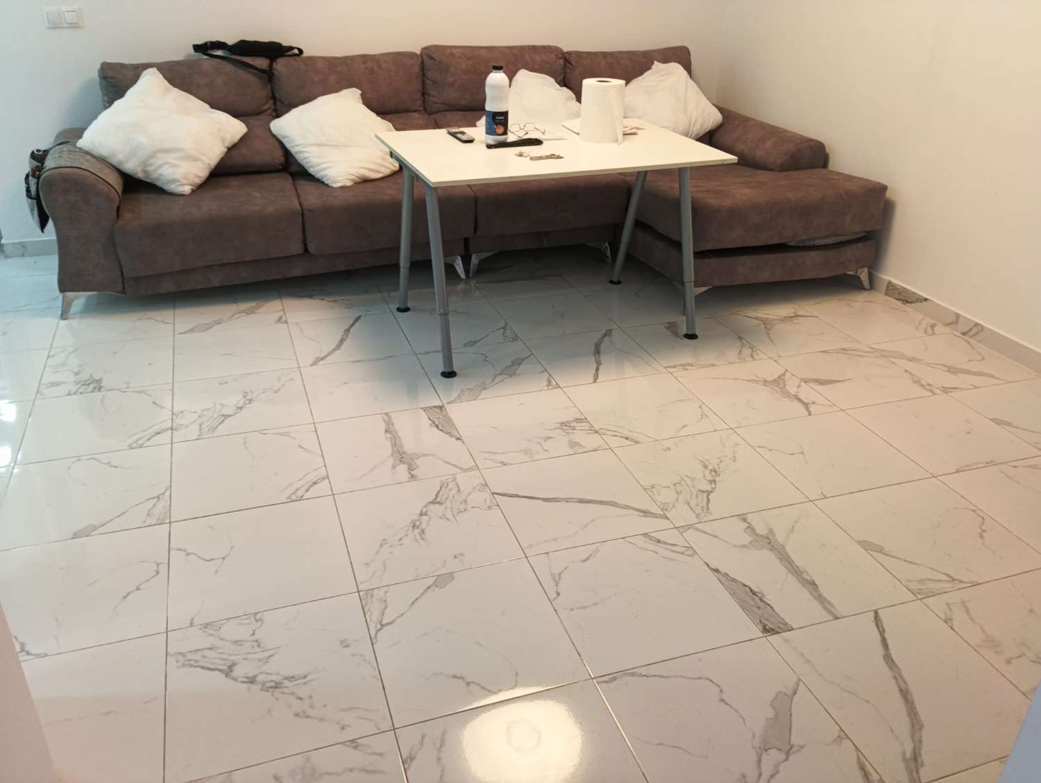 SE VENDE BONITO APARTAMENTO DE TRES DORMITORIOS EN BENALMADENA