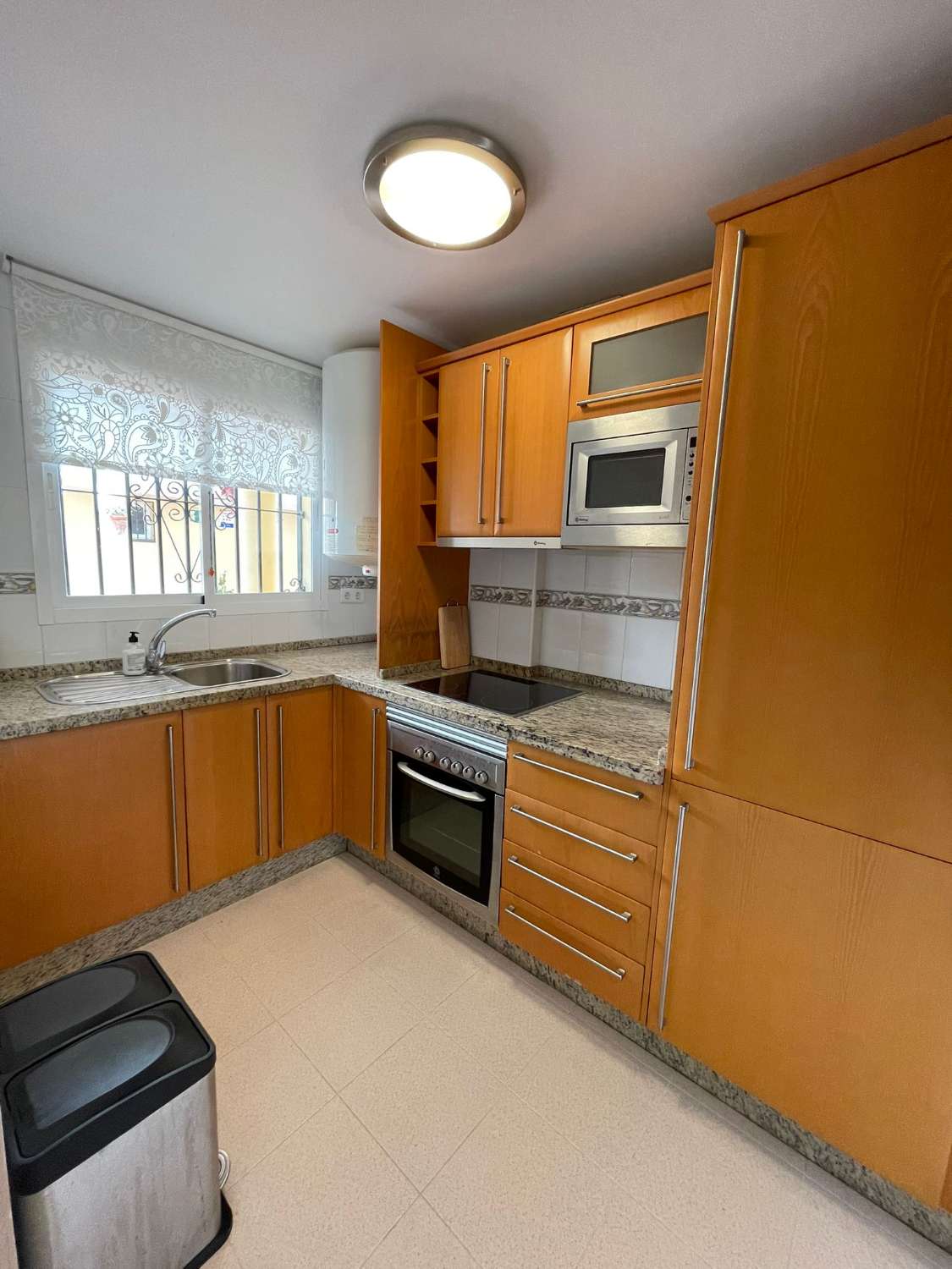 Vanaf nu een uitstekend appartement met drie slaapkamers te huur in Benalmadena