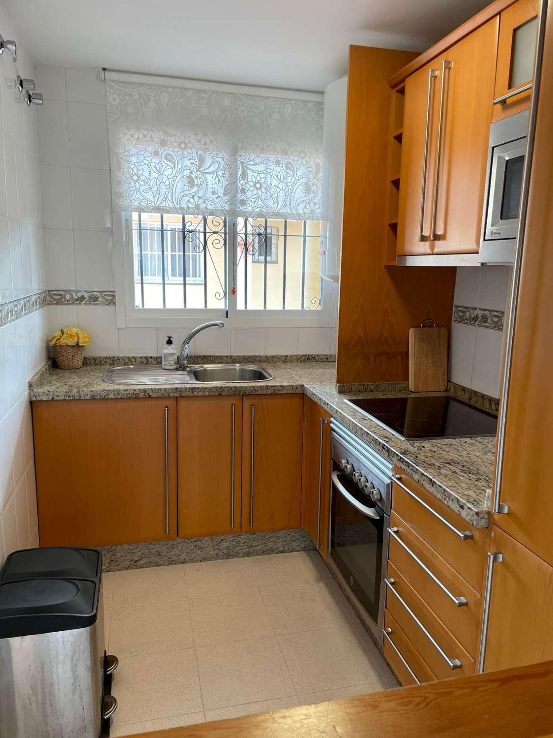 Vanaf nu een uitstekend appartement met drie slaapkamers te huur in Benalmadena