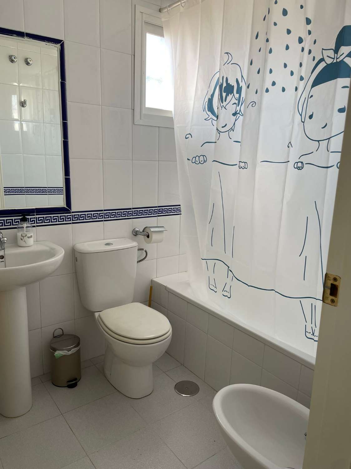 Vanaf nu een uitstekend appartement met drie slaapkamers te huur in Benalmadena