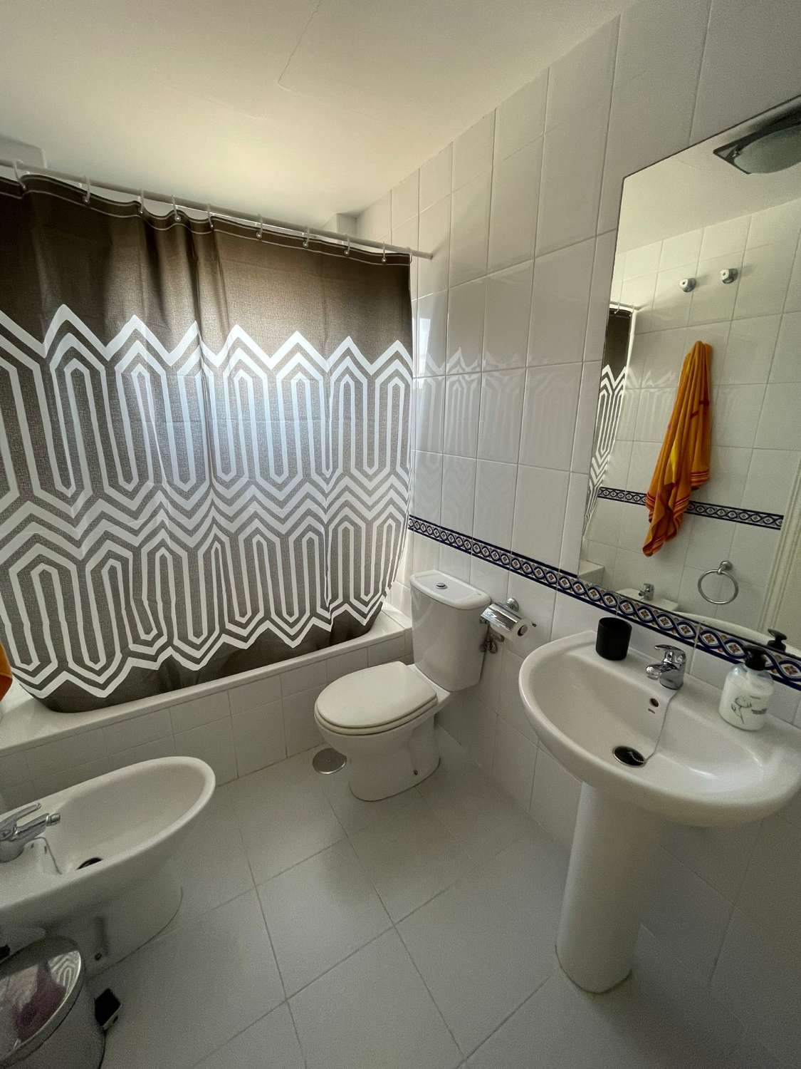 Vanaf nu een uitstekend appartement met drie slaapkamers te huur in Benalmadena