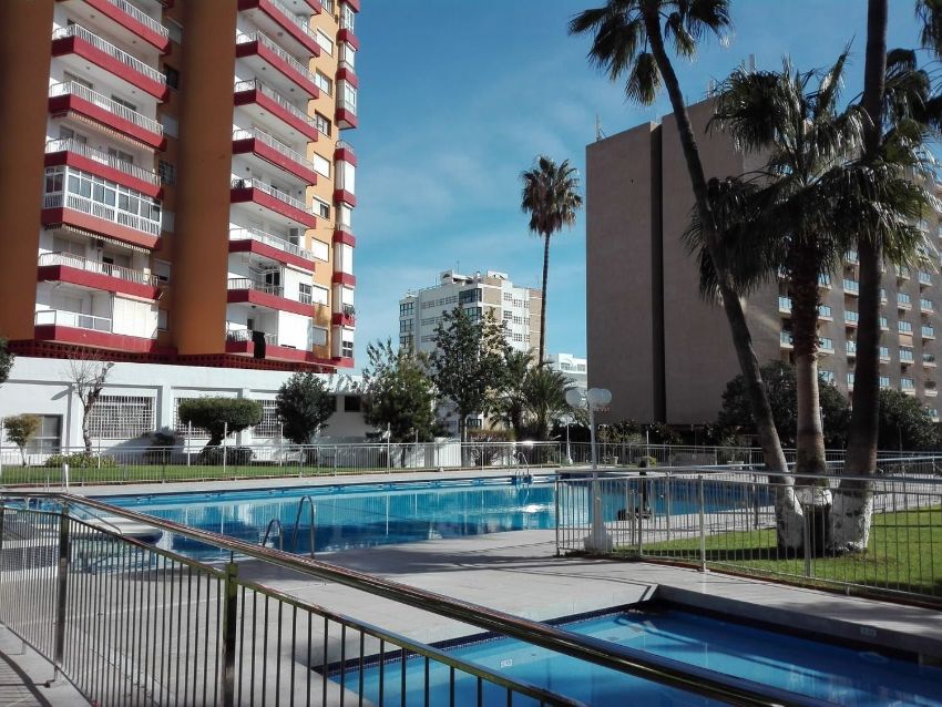 LARGA TEMPORADA Se alquila desde 01/09/2026 bonito estudio  con vistas al mar al lado de Puerto Marina (Benalmadena)