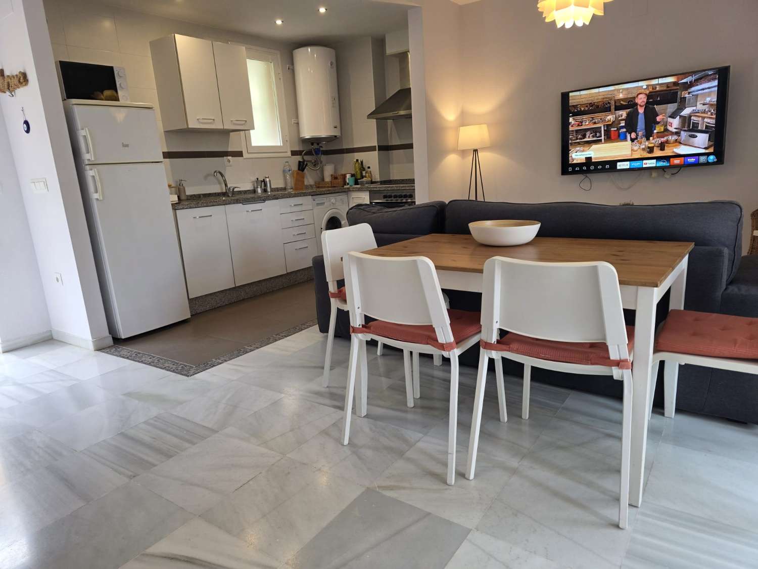 LARGA TEMPORADA- Se alquila desde ahora bonito apartamento en Benalmádena
