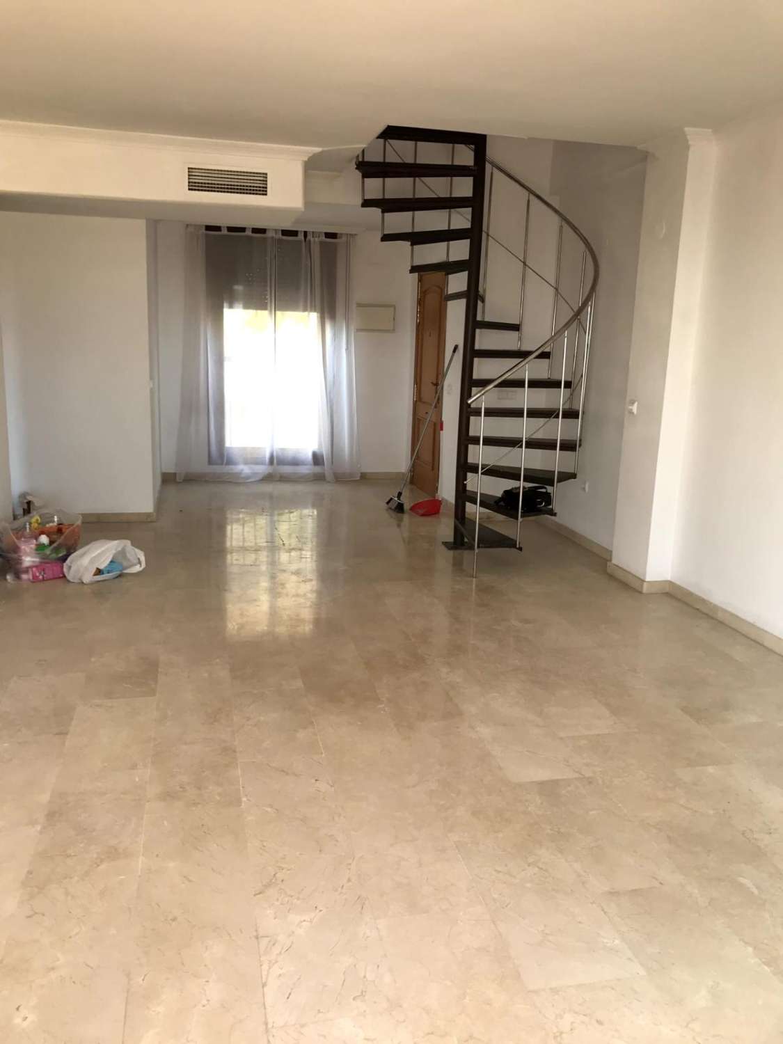 LARGA TEMPORADA.Atico duplex en Benalmadena (Torrequebrada)