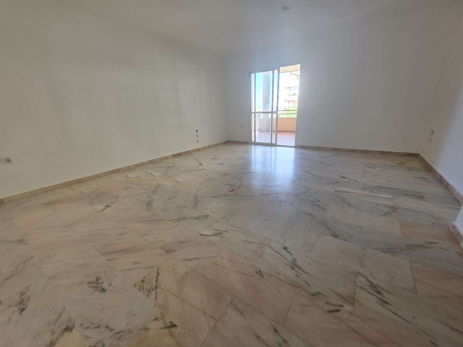 Se vende apartamento de 3 dormitorios a 3 minutos de la playa – Benalmádena
