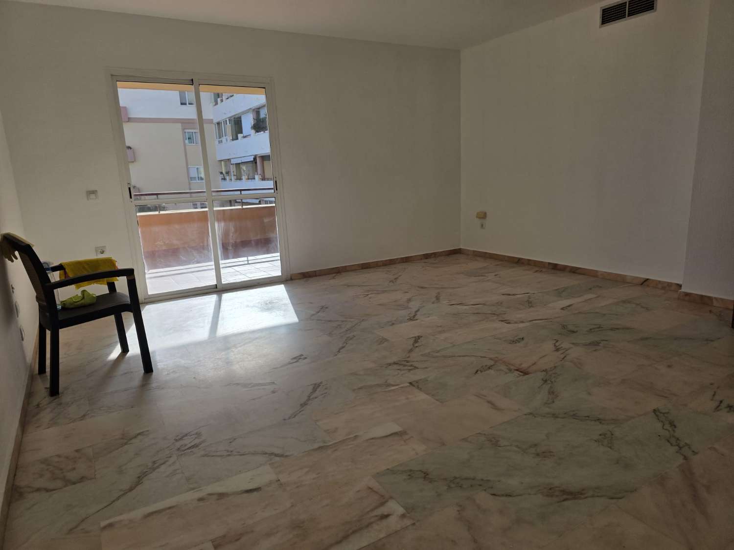 Se vende apartamento de 3 dormitorios a 3 minutos de la playa – Benalmádena