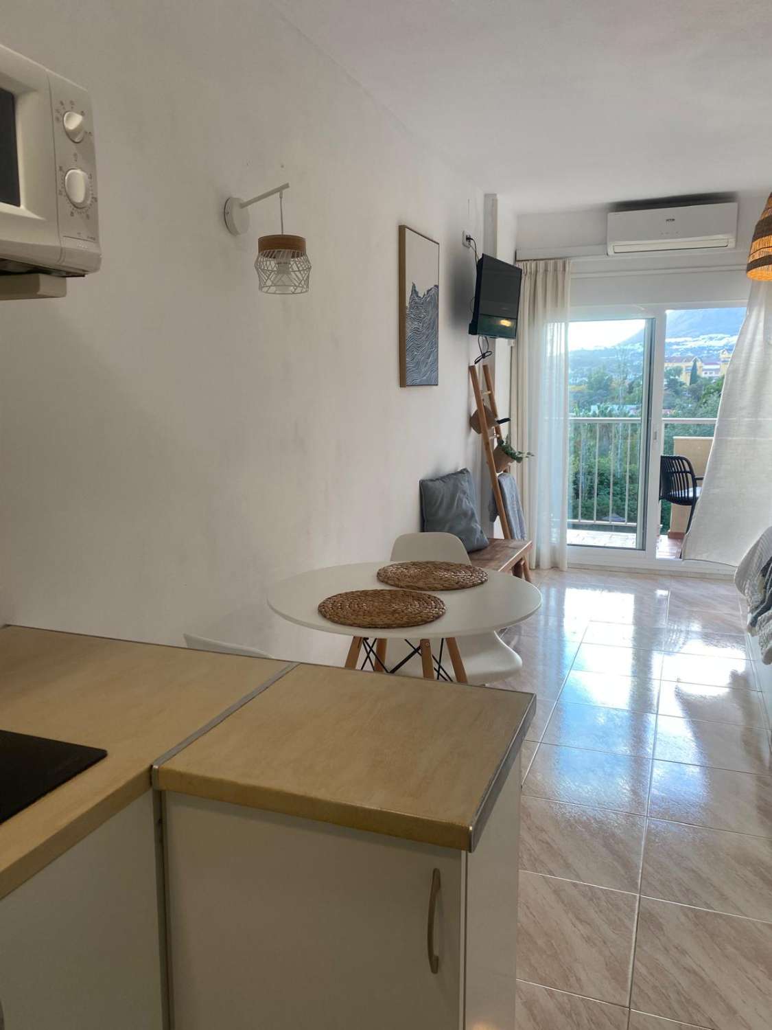 SE ALQUILA DESDE 01/10/2026- 01/04/2027 bonito estudio en Benalmadena.