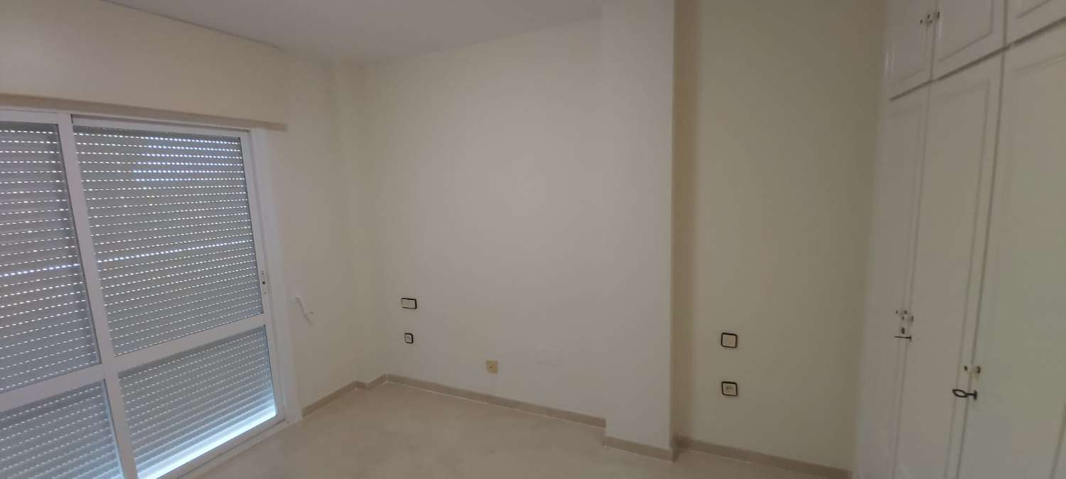 Lungo termine - Magnifico attico luminoso con 3 camere da letto in affitto a Benalmadena