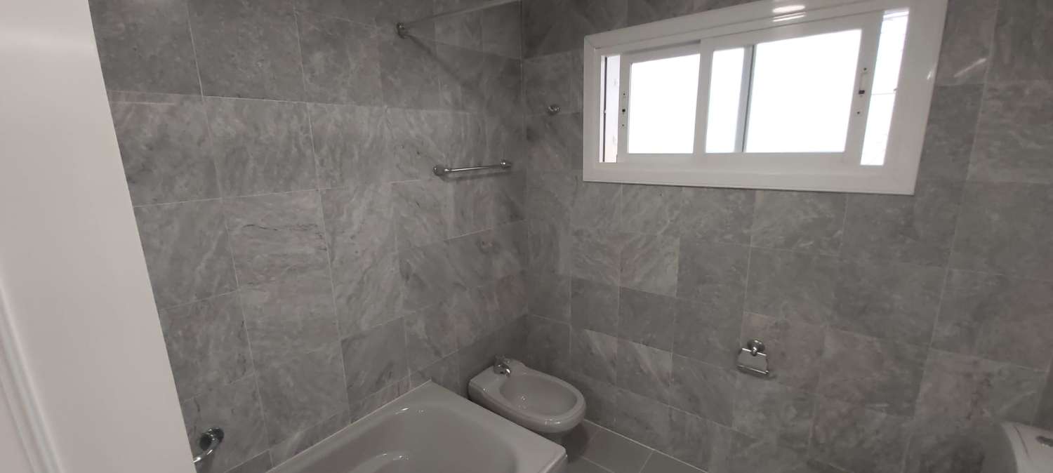 Lungo termine - Magnifico attico luminoso con 3 camere da letto in affitto a Benalmadena