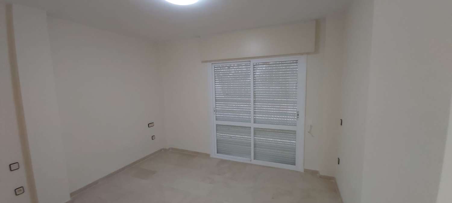 Lungo termine - Magnifico attico luminoso con 3 camere da letto in affitto a Benalmadena