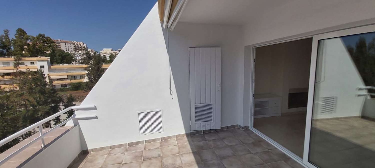 Lungo termine - Magnifico attico luminoso con 3 camere da letto in affitto a Benalmadena