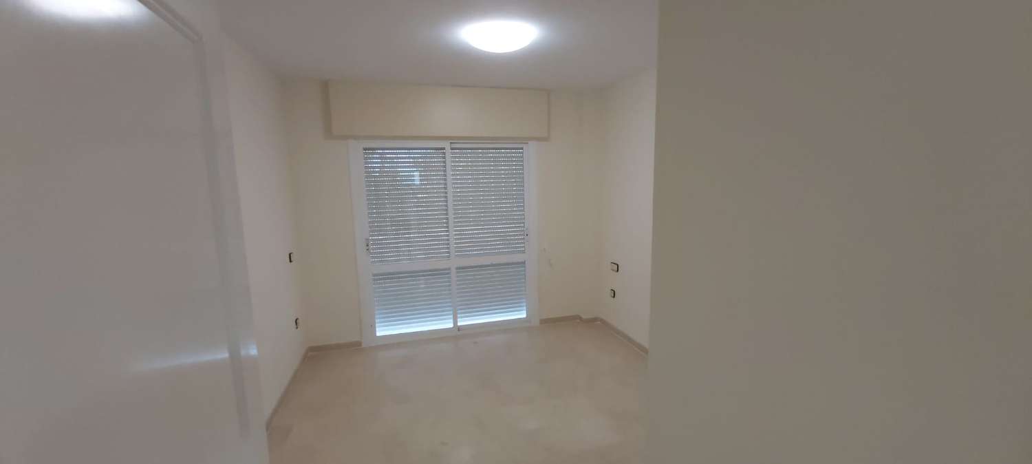 Lungo termine - Magnifico attico luminoso con 3 camere da letto in affitto a Benalmadena