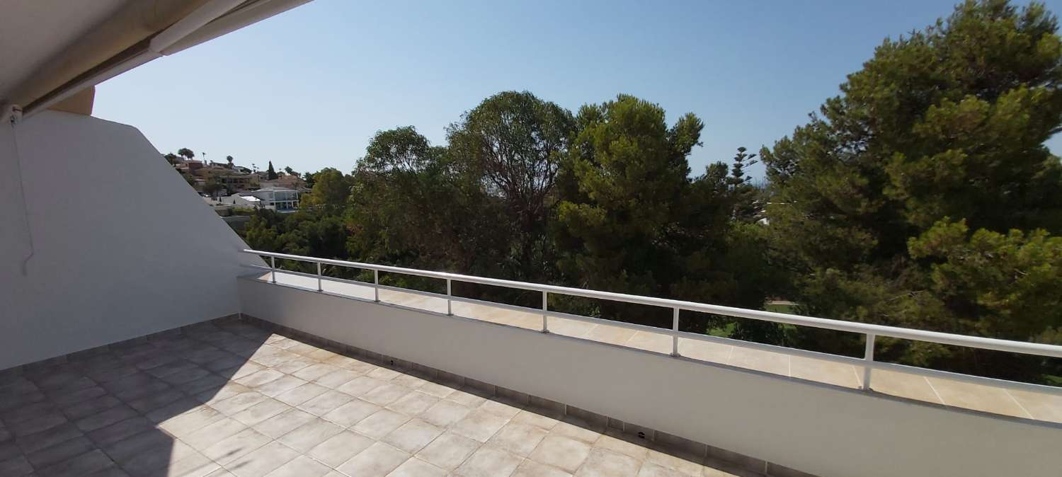 Lungo termine - Magnifico attico luminoso con 3 camere da letto in affitto a Benalmadena