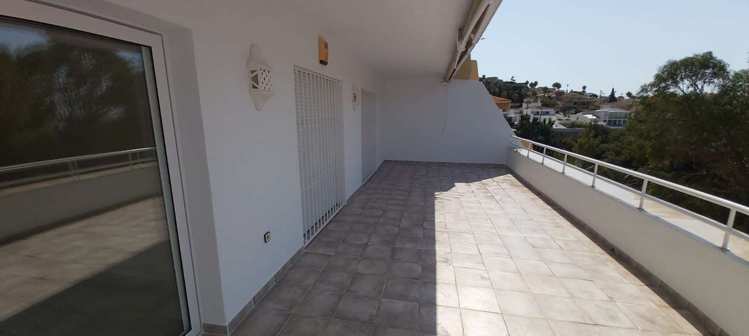Lungo termine - Magnifico attico luminoso con 3 camere da letto in affitto a Benalmadena
