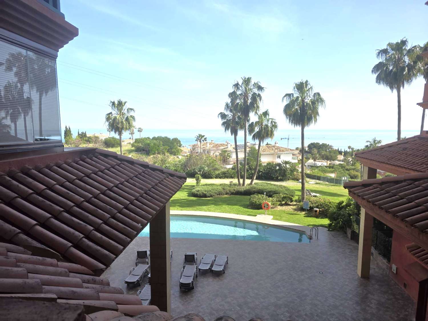 Se vende excelente apartamento de 3 dormitorios en Altos del Higuerón, Benalmádena