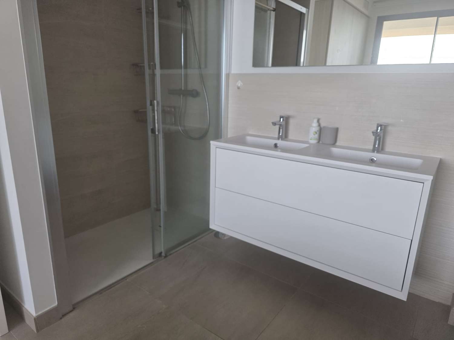 LARGA TEMPORADA SE ALQUILA  DESDE 01/09/2026 BONITO  APARTAMENTO CON VISTAS AL MAR  EN ZONA DE CARVAJAL