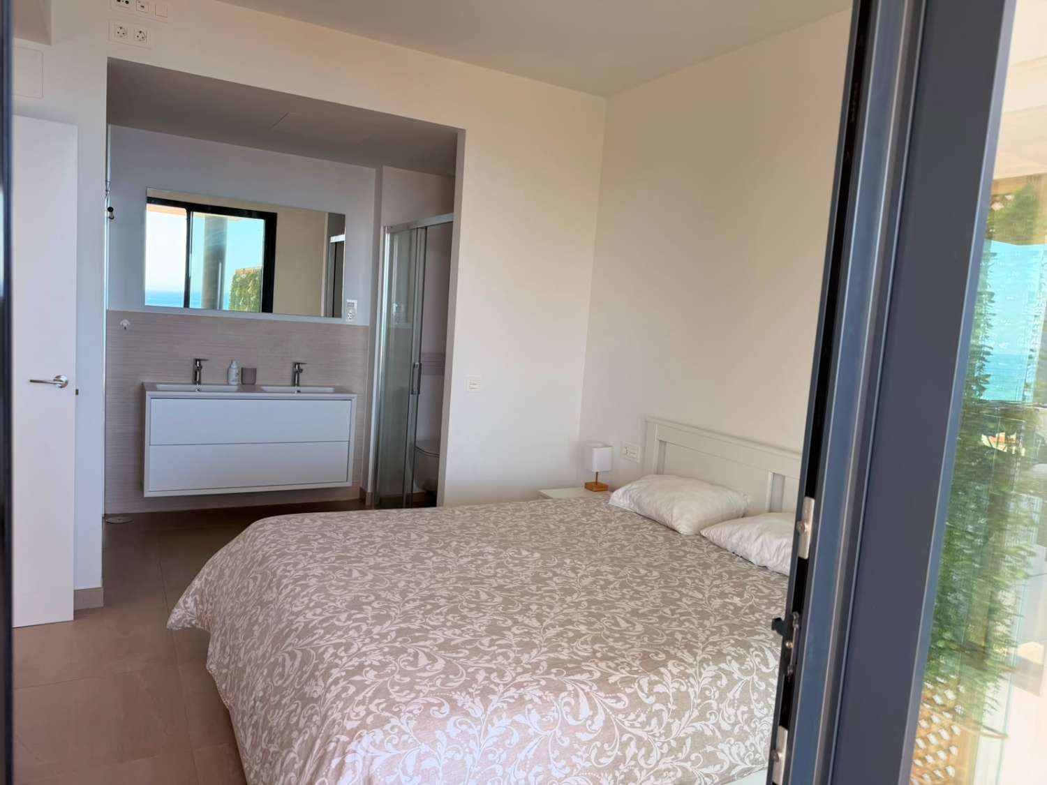 LARGA TEMPORADA SE ALQUILA  DESDE 01/09/2026 BONITO  APARTAMENTO CON VISTAS AL MAR  EN ZONA DE CARVAJAL