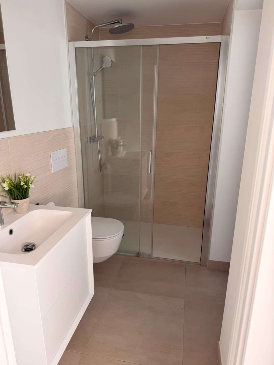 LARGA TEMPORADA SE ALQUILA  DESDE 01/09/2026 BONITO  APARTAMENTO CON VISTAS AL MAR  EN ZONA DE CARVAJAL