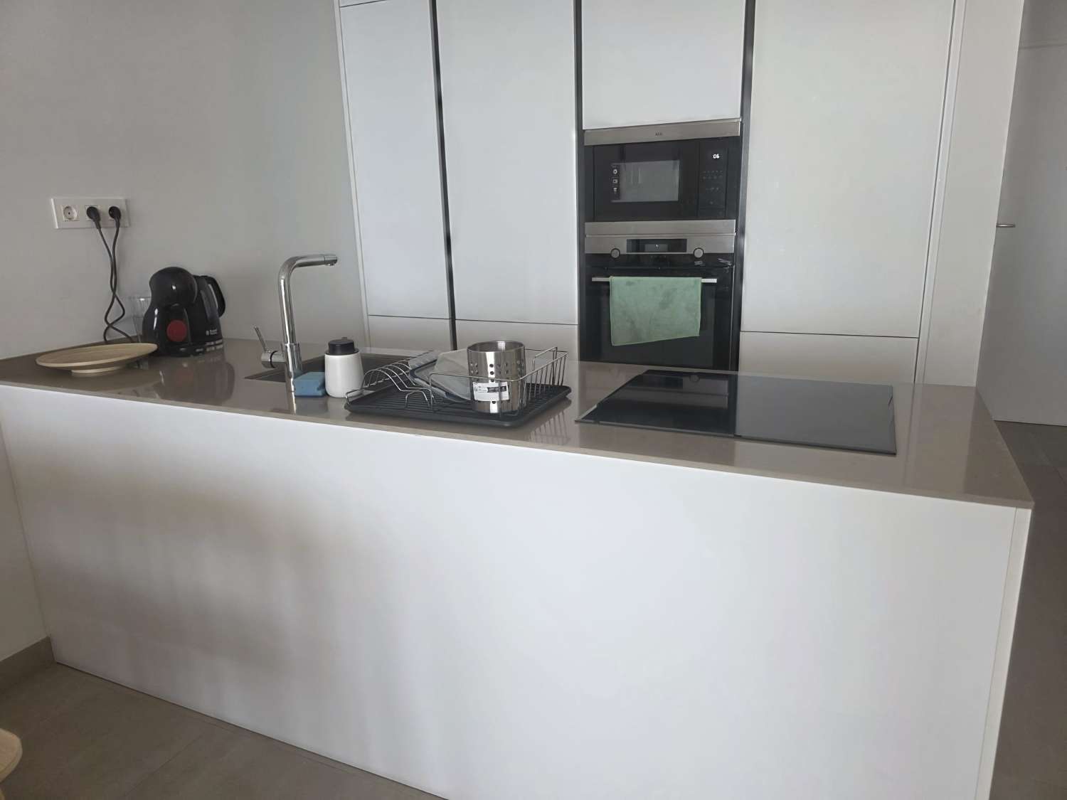 LARGA TEMPORADA SE ALQUILA  DESDE 01/09/2026 BONITO  APARTAMENTO CON VISTAS AL MAR  EN ZONA DE CARVAJAL
