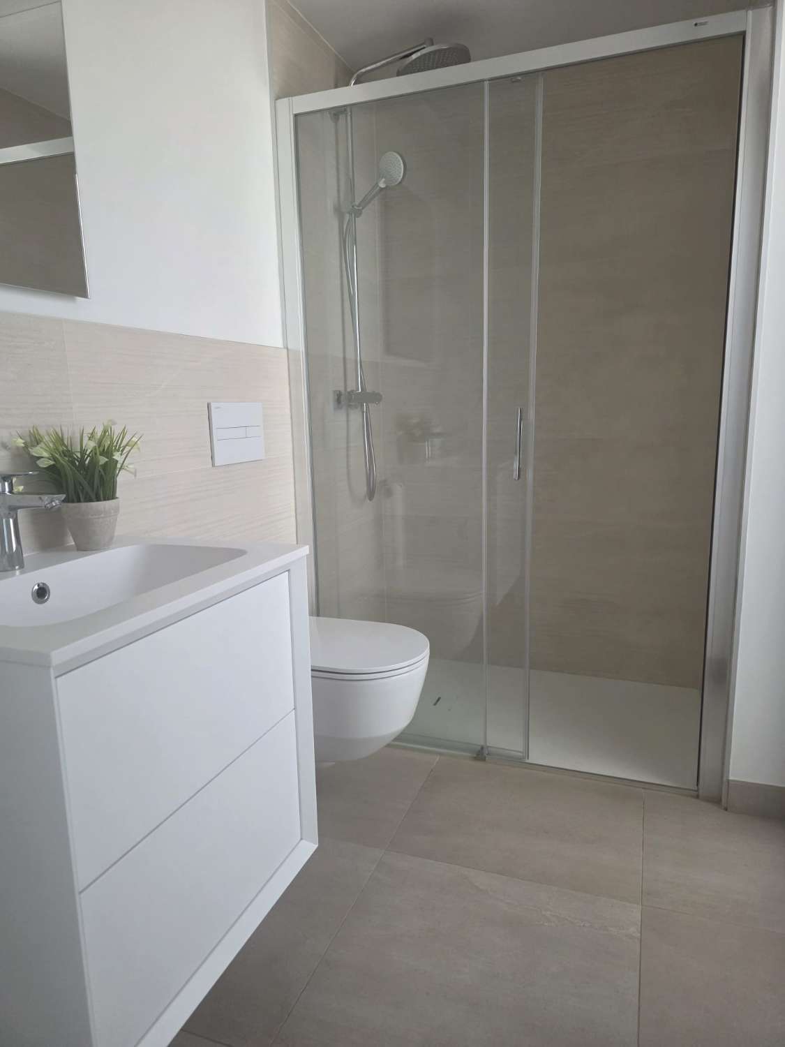 LARGA TEMPORADA SE ALQUILA  DESDE 01/09/2026 BONITO  APARTAMENTO CON VISTAS AL MAR  EN ZONA DE CARVAJAL