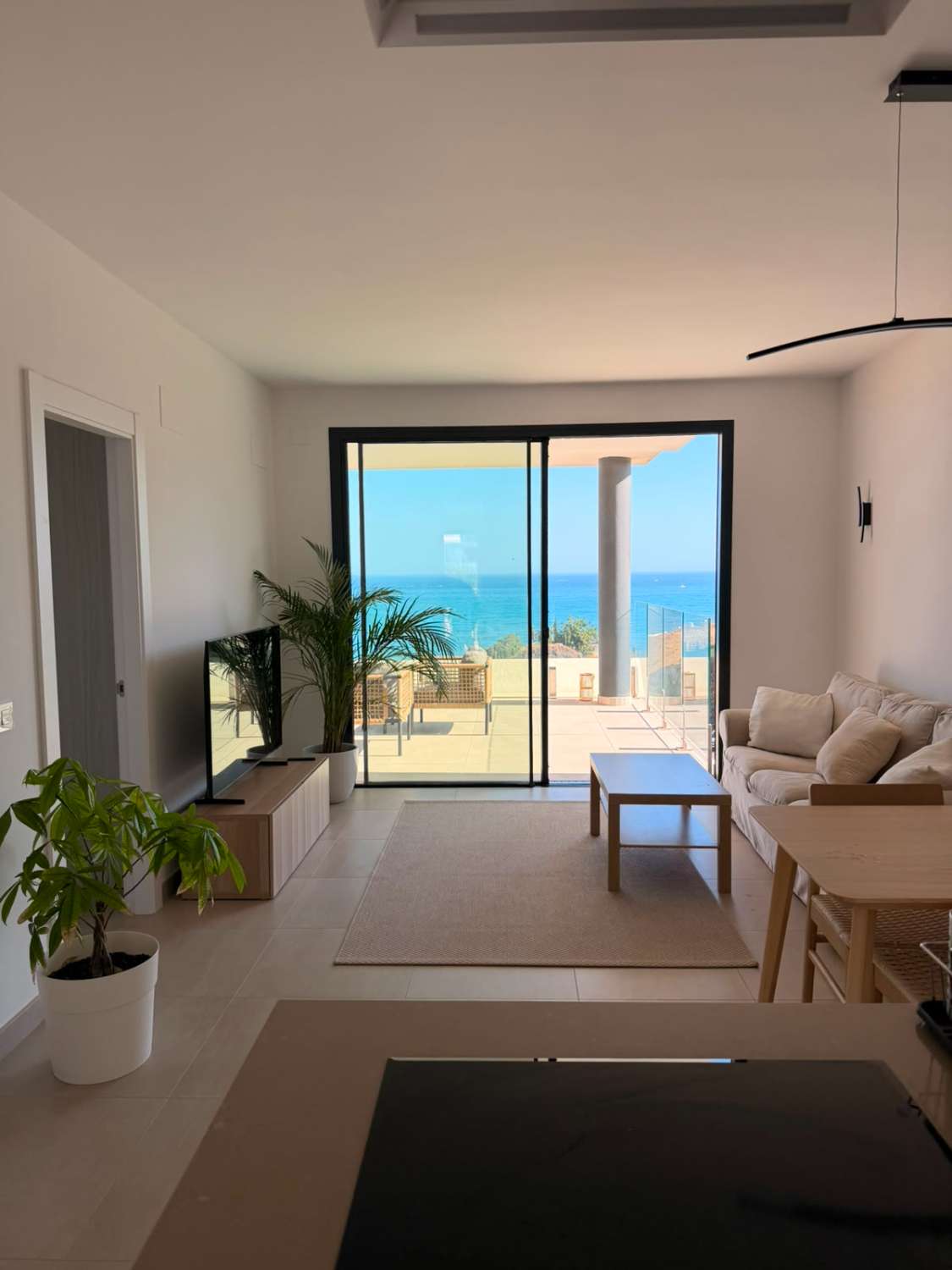 LARGA TEMPORADA SE ALQUILA  DESDE 01/09/2026 BONITO  APARTAMENTO CON VISTAS AL MAR  EN ZONA DE CARVAJAL